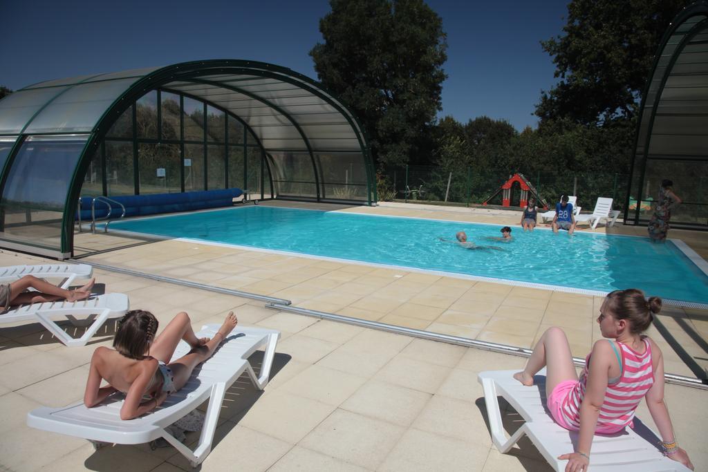 Отель Camping Des Rulieres Saint-Valerien Экстерьер фото