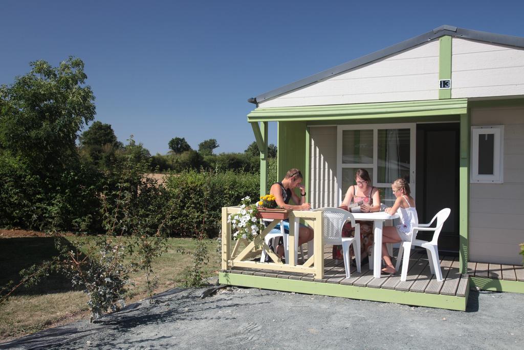 Отель Camping Des Rulieres Saint-Valerien Экстерьер фото