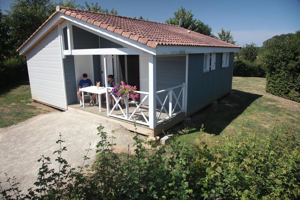 Отель Camping Des Rulieres Saint-Valerien Экстерьер фото